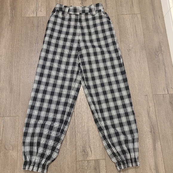 I. Am. Gia. Pants black and white. - Picture 5 of 8